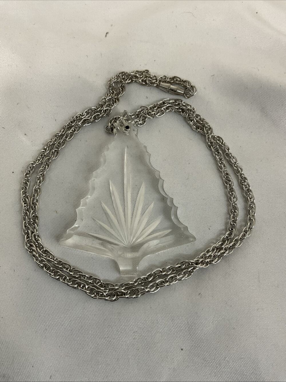 VINTAGE VTG CRYSTAL CHRISTMAS TREE SILVER TONE NECKLACE